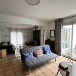 Le Repos Avec Piscine Proche De Bordeaux Minimum De 3 Nuits ヴィルナーヴ・ドルノン