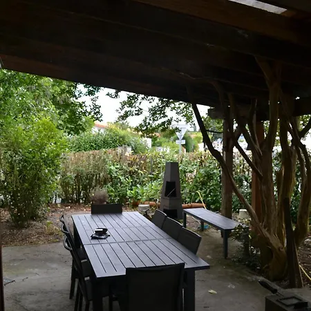 Le Repos Avec Piscine Proche De Bordeaux Вилла